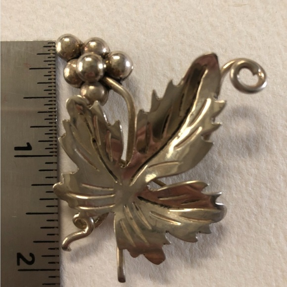 Vintage Mexico Taxco Signed Grapes Leaf Brooch Pin - Picture 7 of 8